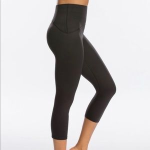 Spanx Active Booty Boost Black Leggings sz M